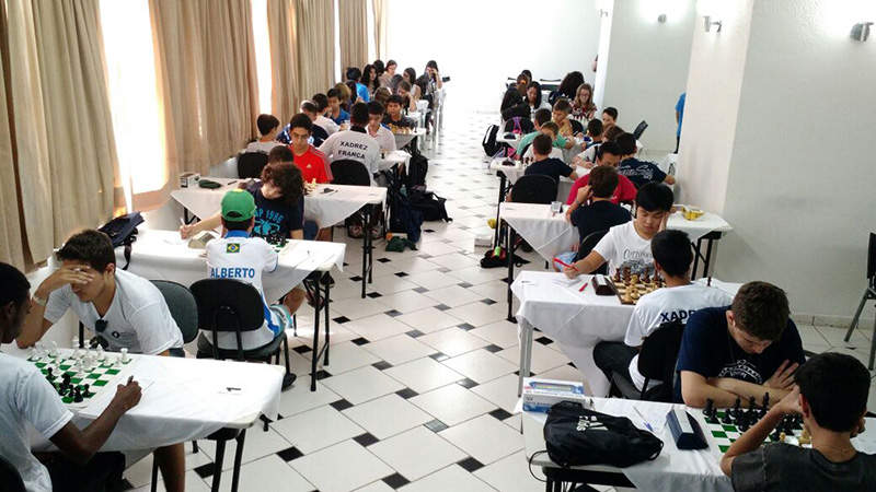 Atletas durante evento em Franca (foto: Divulgação)